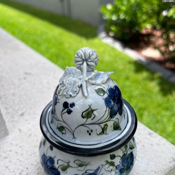Hand Painted Blue Floral Ceramic Jam Jar with Strawberry Lid – Vintage 1997 - Picture 7 of 15